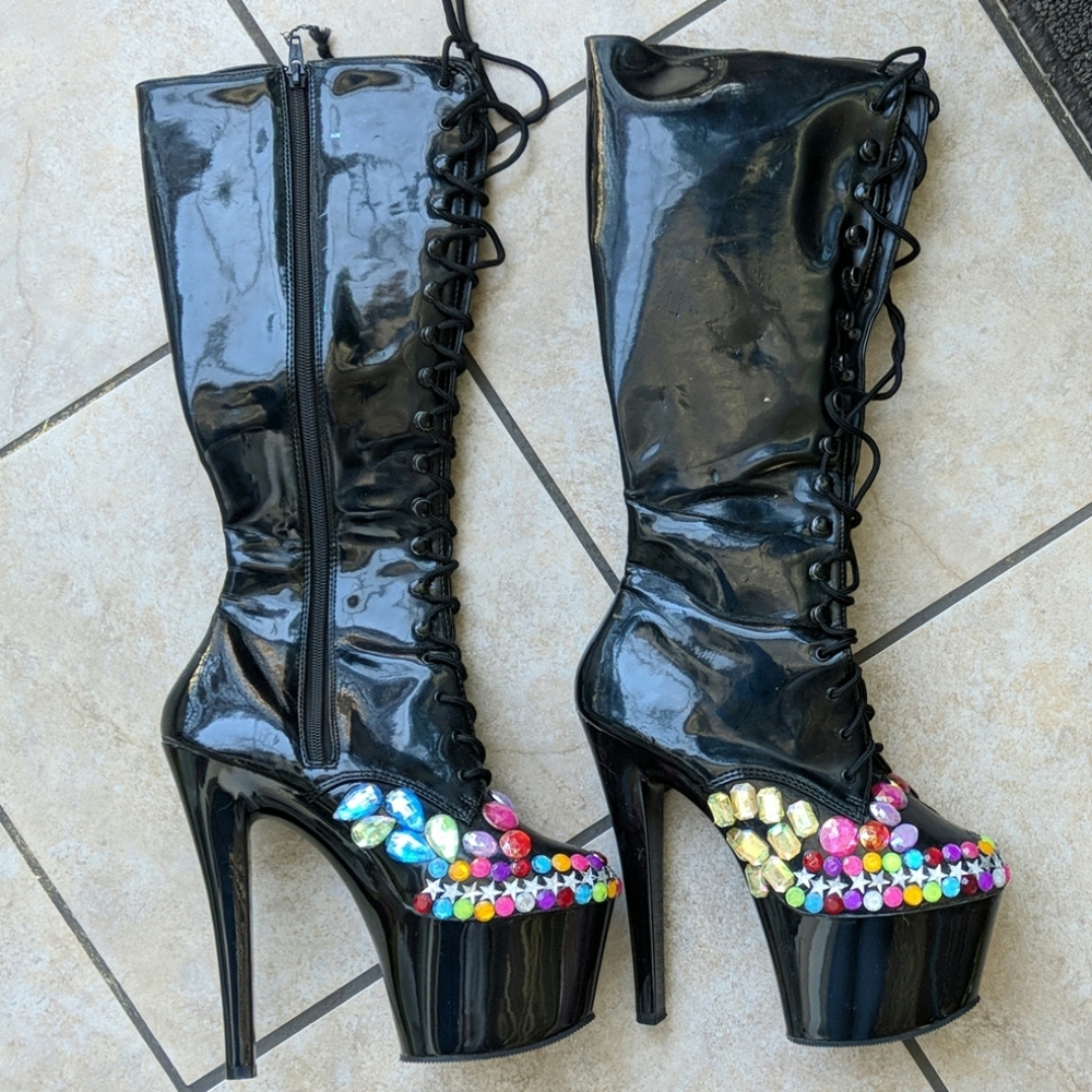 Super sexy high, patent leather boots!